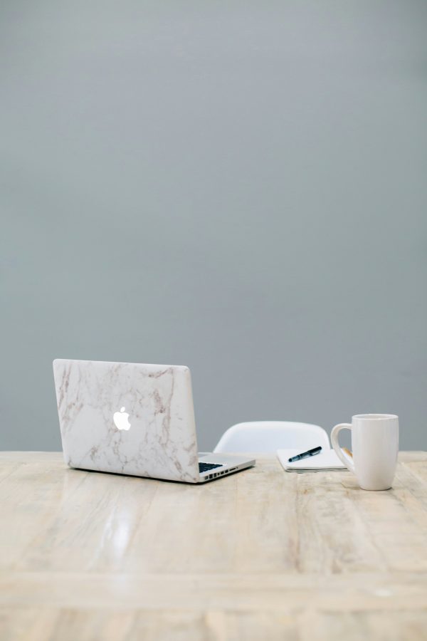 photo of a Mac on wooden desk - Aude NERESTAN